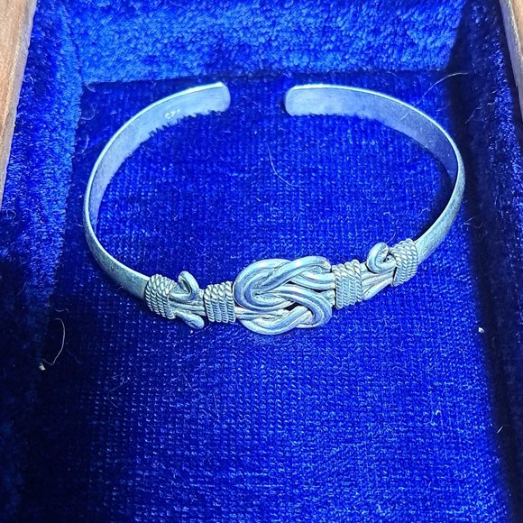 Sterling silver knot cuff bracelet - Picture 2 of 3
